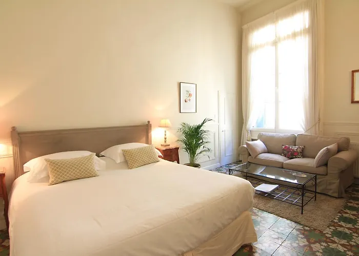 Cinq & Sept Гостевой дом Roujan