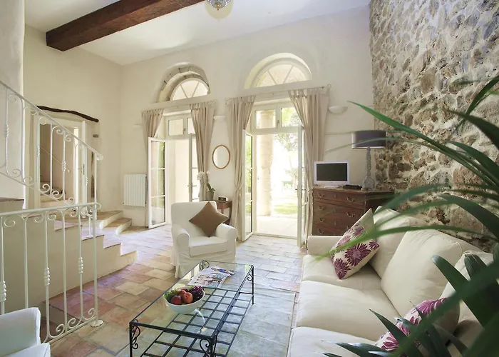 Гостевой дом Cinq & Sept Roujan