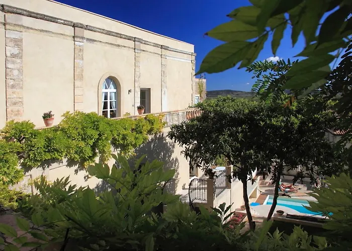 Cinq & Sept Гостевой дом *