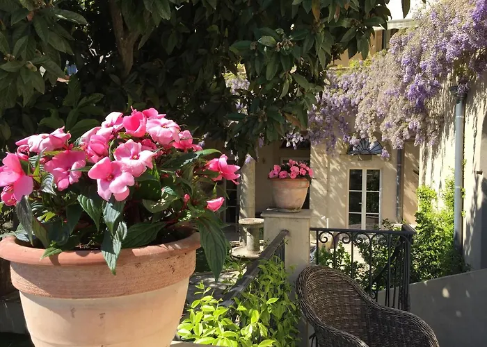 Cinq & Sept Гостевой дом Roujan