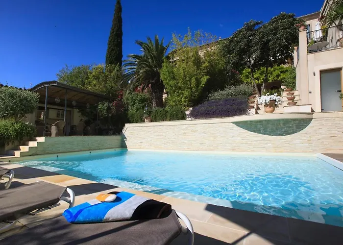 Cinq & Sept * Roujan